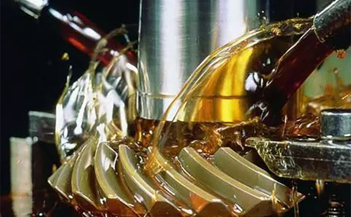 (圖:切削液使用場(chǎng)景)