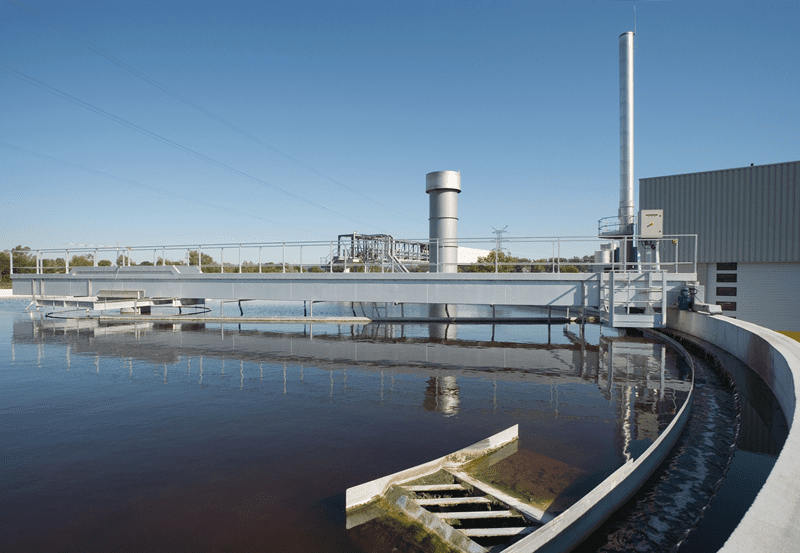 (圖:造紙廠污水池)